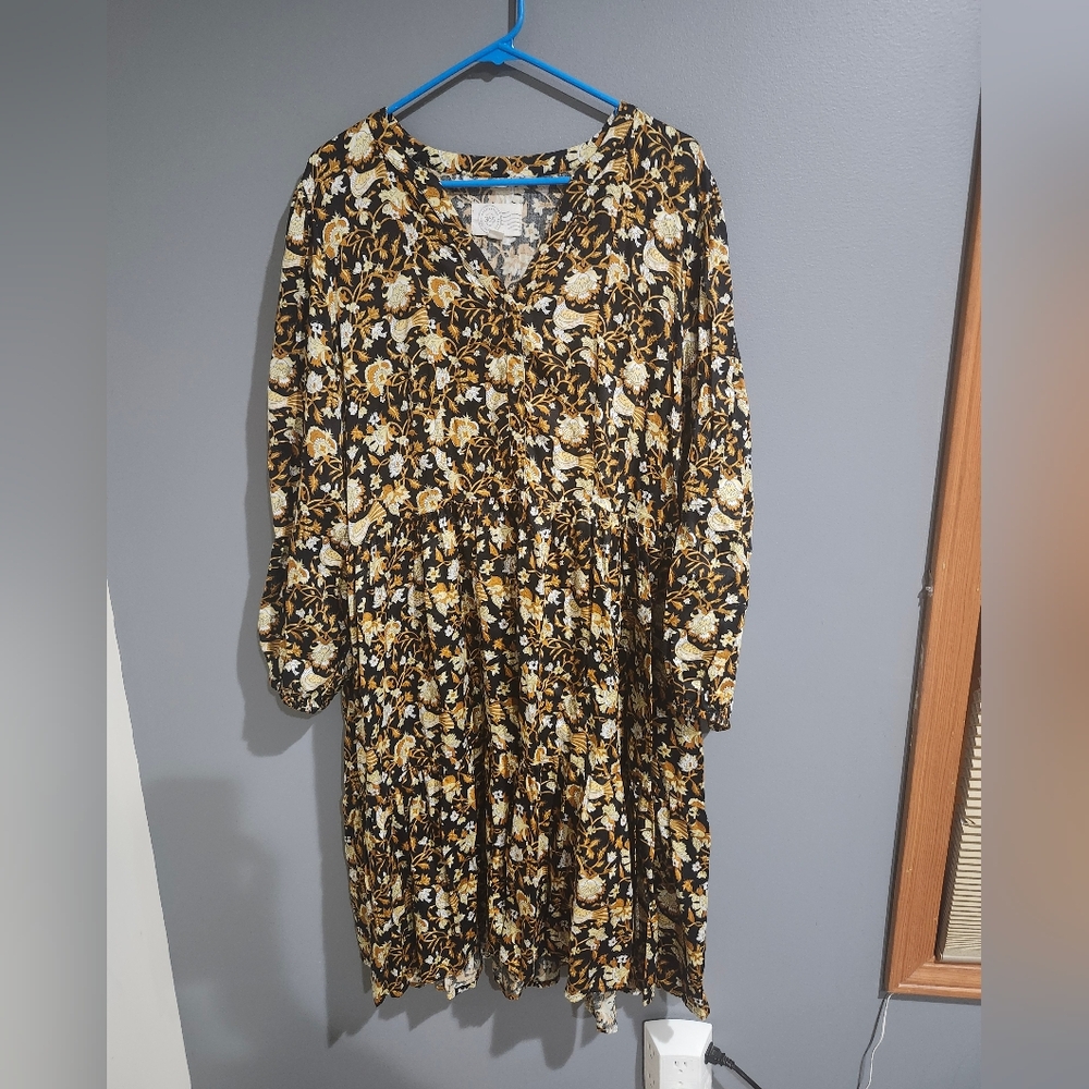 Destination 365 Chic Long Sleeve Floral Dress in Black and Cream